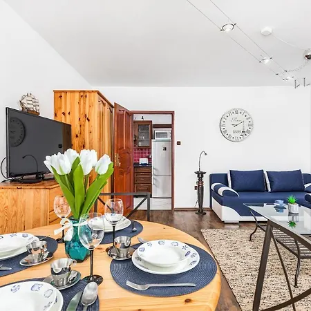 Plac Neptuna - Apartament Z Balkonem - Centrum By Renters
