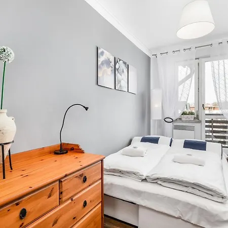 Plac Neptuna - Apartament Z Balkonem - Centrum By Renters