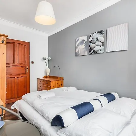 Plac Neptuna - Apartament Z Balkonem - Centrum By Renters