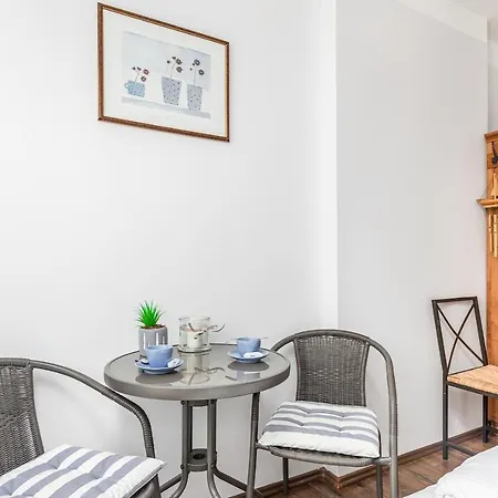 Plac Neptuna - Apartament Z Balkonem - Centrum By Renters *